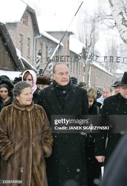 De la déportation à l'esclavage, Chirac assume les pages sombres de l'Histoire" - Photo prise le 27 janvier 2005 du président Jacques Chirac et de...