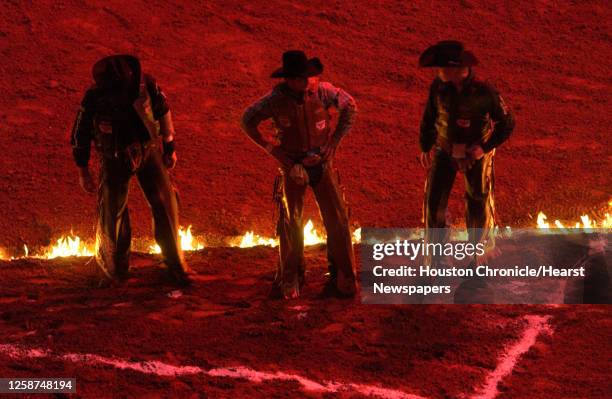 Bull Riders Night Photos and Premium High Res Pictures - Getty Images