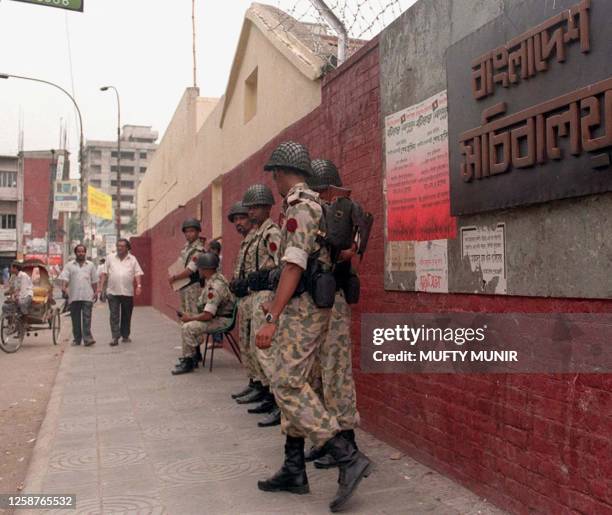 Troops from the paramilitary Bangladesh Rifles stand outside the Bangladesh government secretariat in downtown Dhaka 15 April, during the half-day...