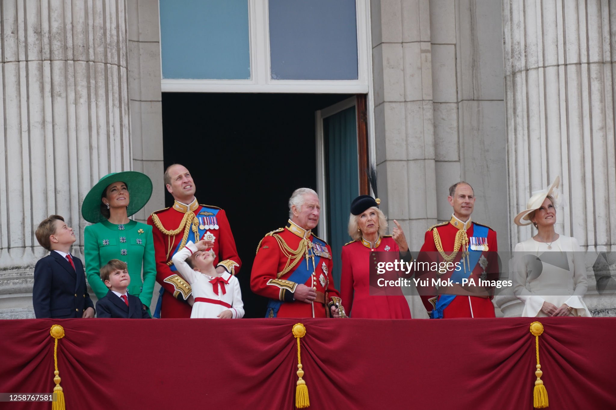 Trooping the Colour 2023 ОБНОВЛЯЕТСЯ Trooping the Colour 2023 ОБНОВЛЯЕТСЯ