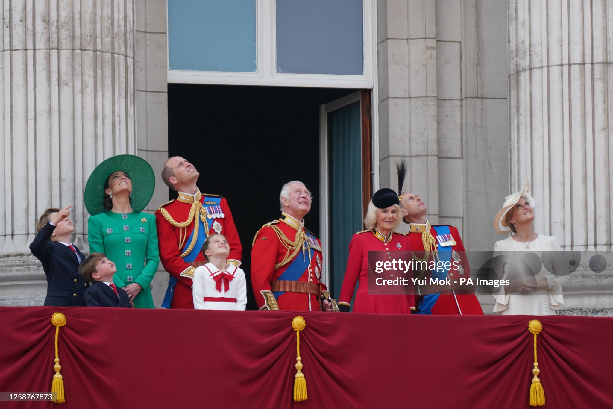 Trooping the Colour 2023 ОБНОВЛЯЕТСЯ Trooping the Colour 2023 ОБНОВЛЯЕТСЯ