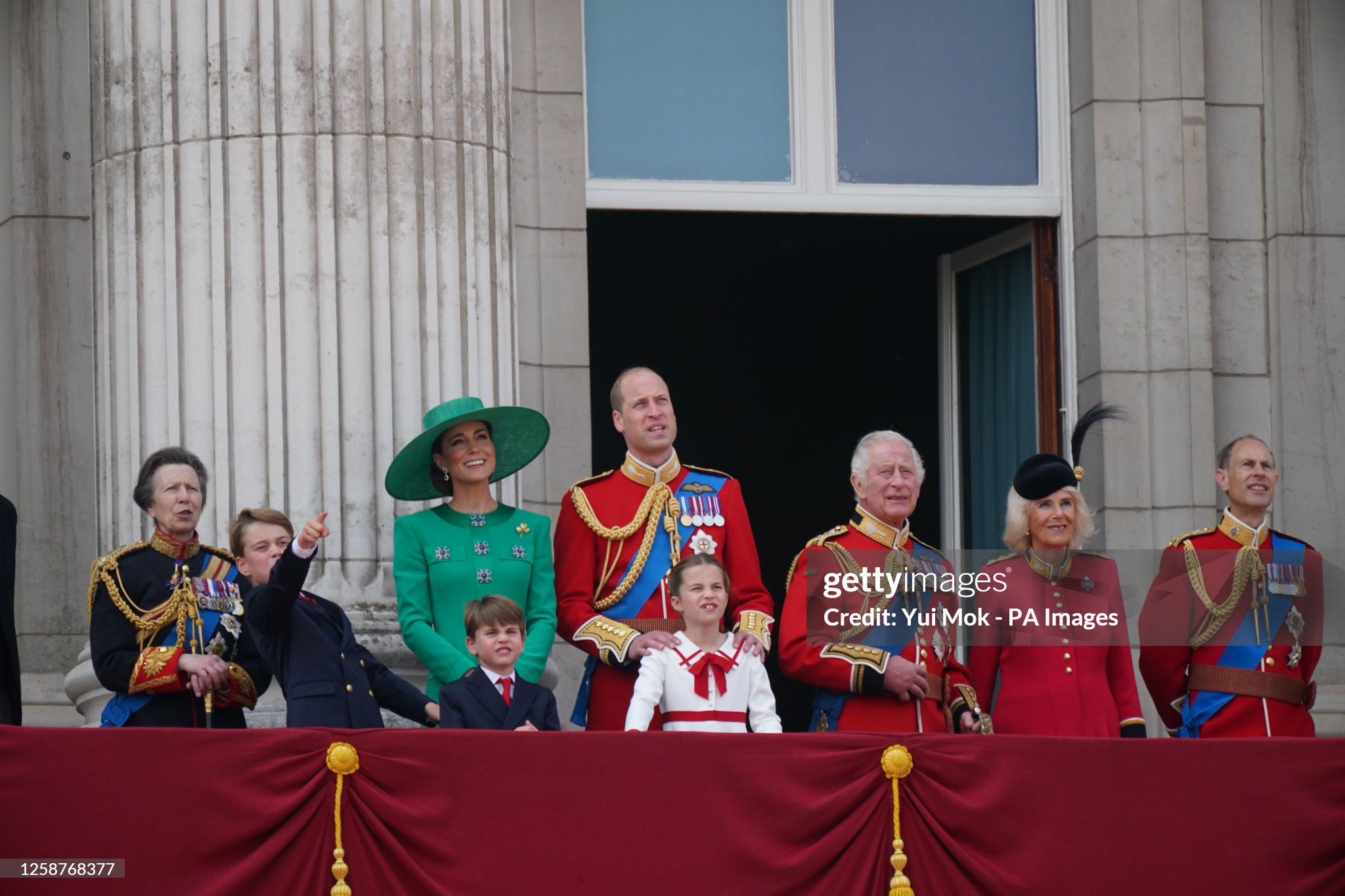 Trooping the Colour 2023 ОБНОВЛЯЕТСЯ Trooping the Colour 2023 ОБНОВЛЯЕТСЯ