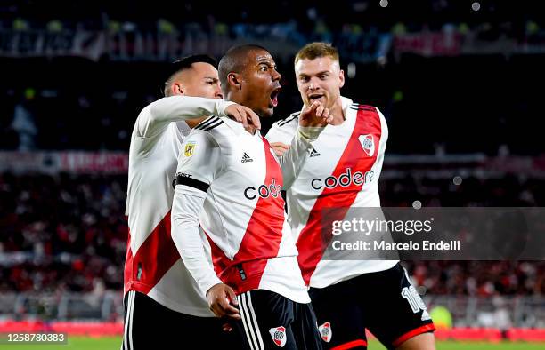 Nicolas De La Cruz of River Plate celebrates with teammates after scoring the team's first goal during a Liga Profesional 2023 match between River...