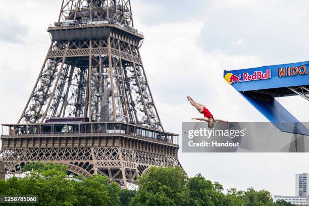 In this handout image provided by Red Bull, Simone Leathead of Canada dives from the 21.5 metre platform during the first competition day of the...