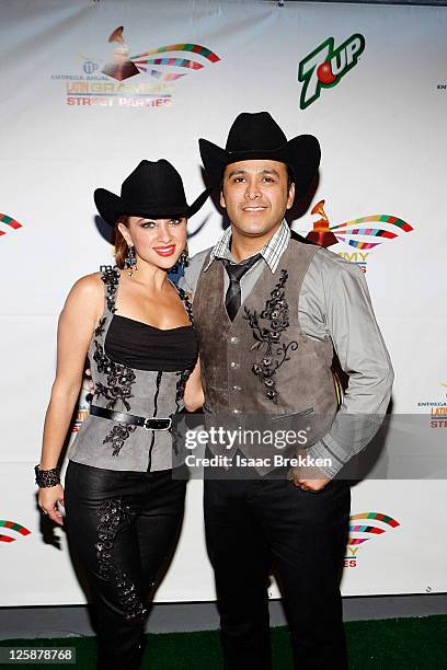 El y Ella arrive at a Latin Grammy Awards street party on November 7, 2010 in Las Vegas, Nevada.