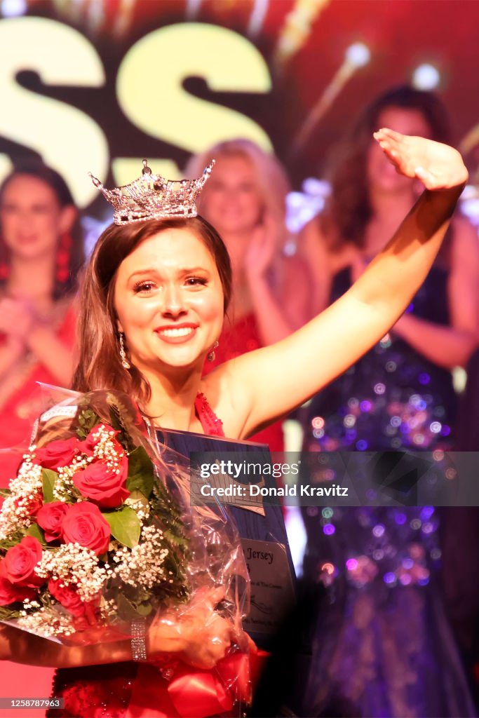 Victoria Mozitis, Miss New Jersey, 2023 after being crowned at the ...