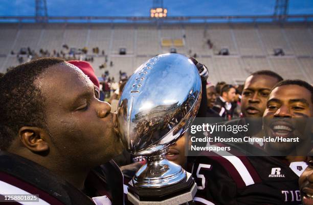 Swac Conference Trophy 1,091 Swac Championship Stock Photos, High-Res Pictures, and Images ...