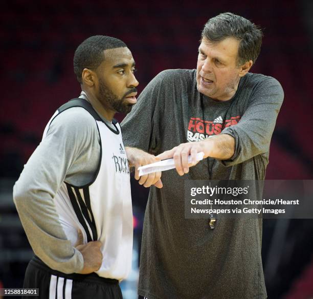 Houston Rockets head coach Kevin McHale works with shooting guard Reggie Williams during the Houston Rockets Annual Open Practice at Toyota Center on...