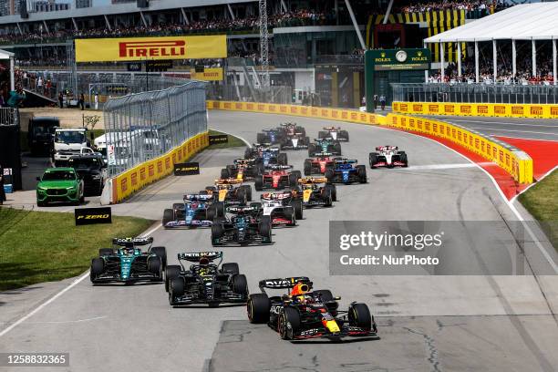 Race start 01 Max Verstappen of Netherlands, Oracle Red Bull Racing, RB19 - Honda RBPT, action 44 Lewis Hamilton of United Kingdom, Mercedes - AMG...