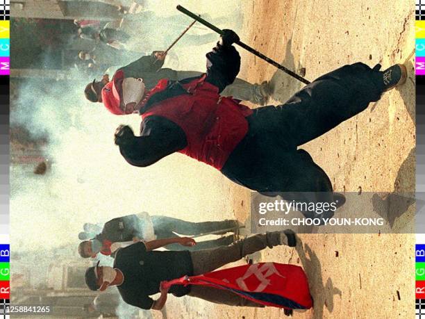 64 Rioters Battle South Korean Police In Seoul Stock Photos, High-Res ...