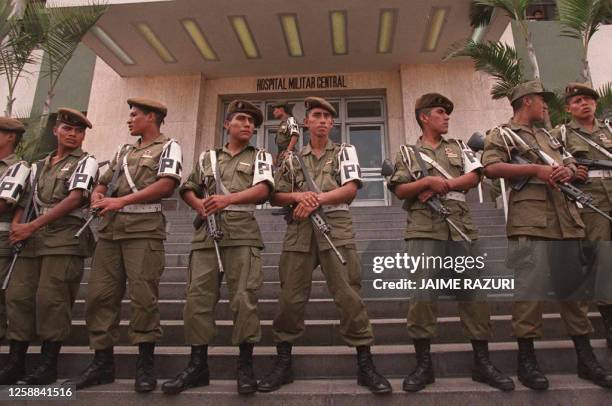 Policias militares resguardan el ingreso al Hospital Militar en Lima, Peru, 23 de Abril, donde se velan los restos de los dos miembros del equipo de...