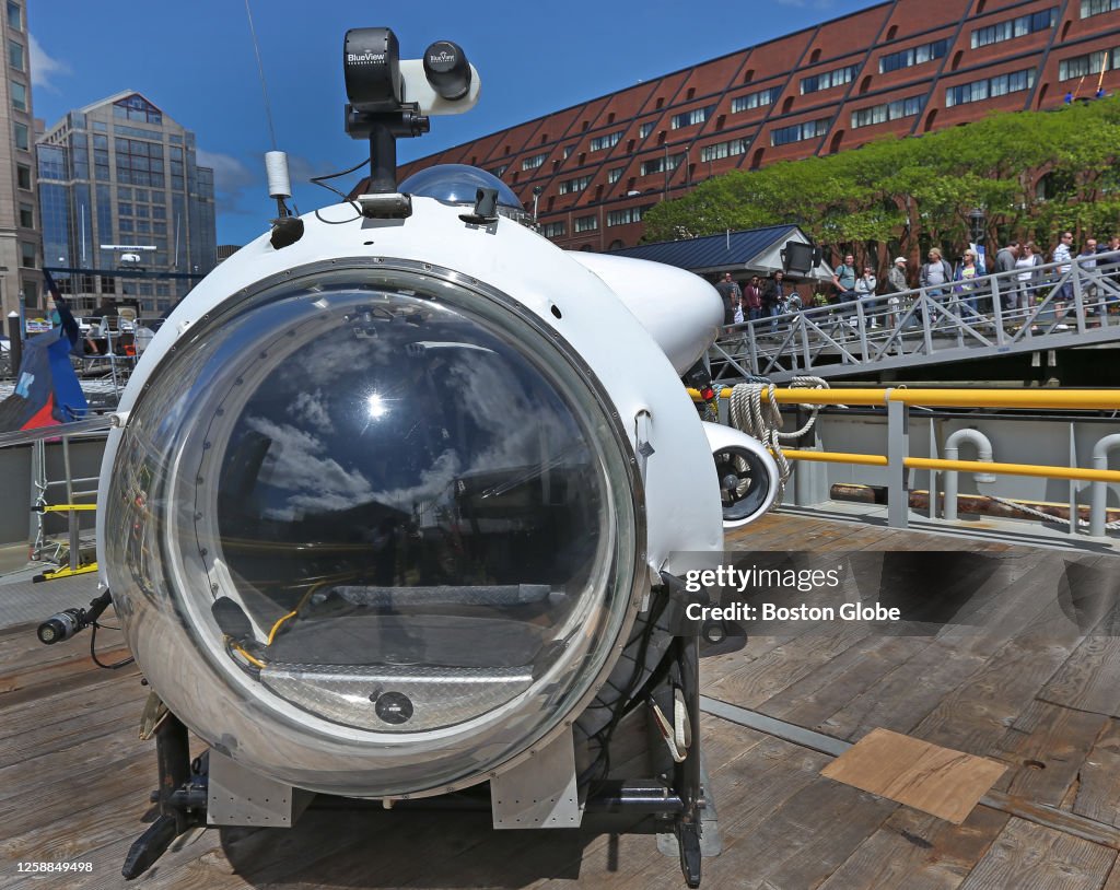 Ocean Gate Cyclops A view from inside the Cyclops 1, a five person sub with depth of ...