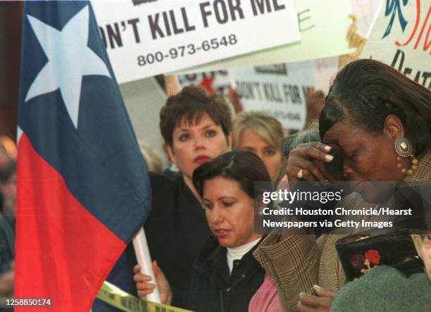 Betty Dunn, of Houston, Lakewood Church, prays and cries a few minutes before the scheduled execution of Karla Faye Tucker. 2/3/1998. Photo by Karen...