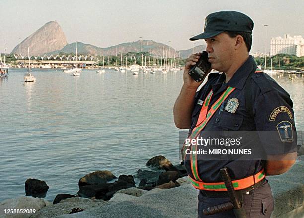 Policeman communicates by radio in Rio de Janeiro 24 June 1999 near the site of the Mercosur summit. Un agente de la policia de la municipalidad se...