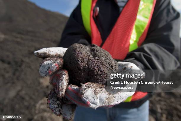 Bitumen Sample Photos and Premium High Res Pictures - Getty Images