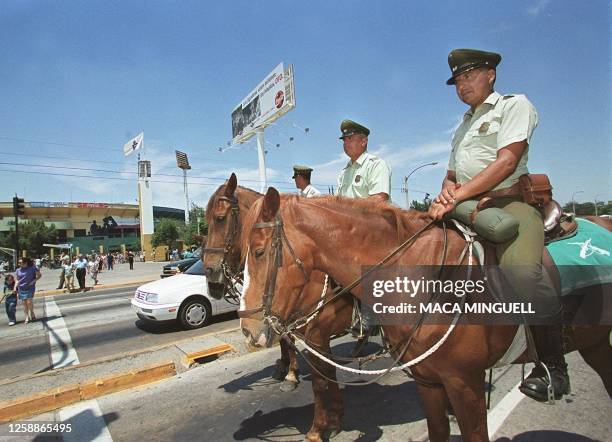 Police patrol the national stadium in Santiago during elections 12 December 1999. Carabineros vigilan en el estadio nacional de Santiago, Chile, el...