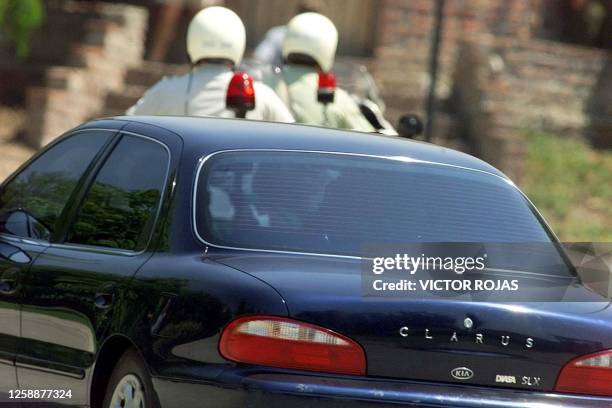 This photo shows the car in which Chilean Judge Juan Guzman leaves Augusto Pinochet's residence, escorted by the police, 23 January 2001 after the...