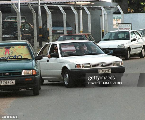 Security police of Punta del Este, Uruguay in the white car in the center, abandon the Cantegril Hospital 04 January 2000. Miembros de la policia de...