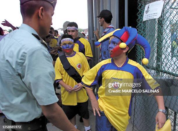 Colombian police inspect soccer fans at one of the entrances of the Roberto Melendez stadium in Barranquilla, Colombia, 14 July 2001, during the Copa...