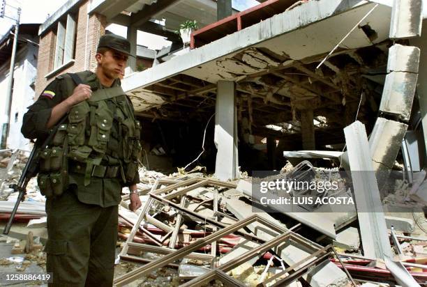 Policeman walks through the rubble of a building on a street of Arbelaez, 70kms southwest of Bogota, Colombia, 19 June, 2001. Un policia camina entre...