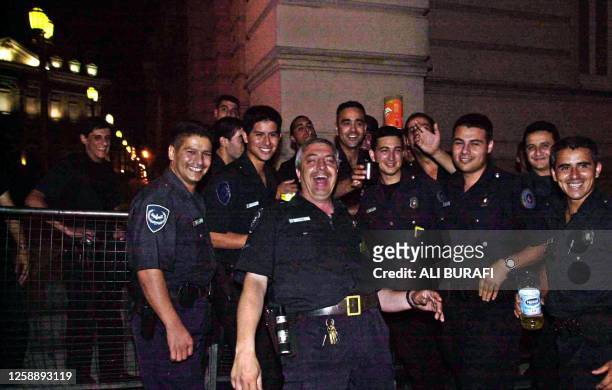 Members of the Federal Police celebrate the new year in Buenos Aires, Argentina 01 January 2002. Miembros de la Policía Federal de Buenos Aires, de...