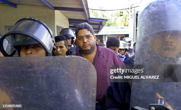 Byron Jerez is seen being lead from the court house by police officers in Managua, Nicaragua 04 May 2002. Byron Jerez , ex director de la Direccion...
