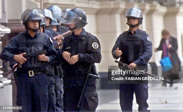 Police officers are seen securing the area in Buenos Aires, Argentina 25 May 2002. Fuerzas de la Guardia de Infantería de la Policía Federal...