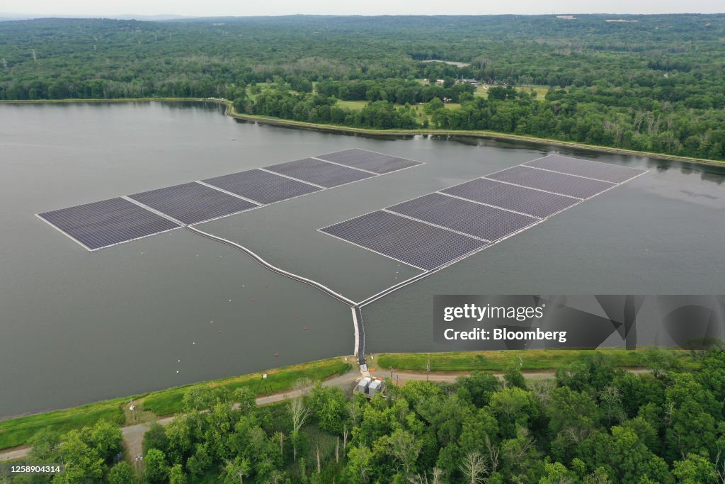 Super Floating Array Floating solar panels on the Canoe Brook reservoir in Short Hills ...