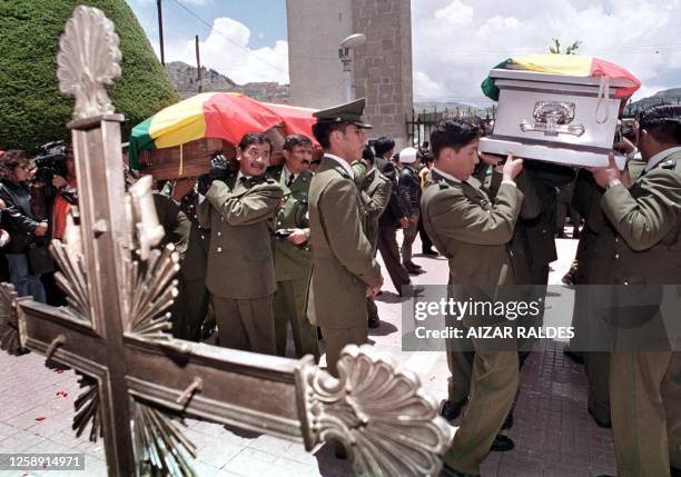 Police offecers lead the funeral of an officer who died during protests in La Paz, Bolivia 14 February 2003. Policías se aprestan el 14 de febrero de...