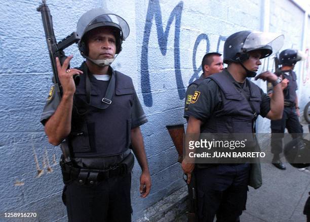 Metropolitian Police officers patrol the areas near the command center which has been taken over by rebel police, west of Caracas, 16 November 2002....