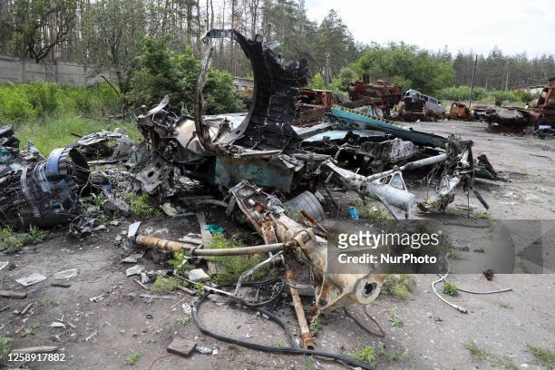 The remains of a downed Russian Sukhoi Su-34 fighter bomber are pictured in Lyman, Donetsk Region, eastern Ukraine. NO USE RUSSIA. NO USE BELARUS.