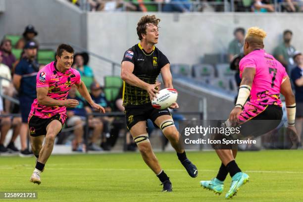 Pittsburgh Steeltoes player Alex Wormer passes the ball during the Mens' third place match between Southern Headliners and Pittsburgh Steeltoes at...