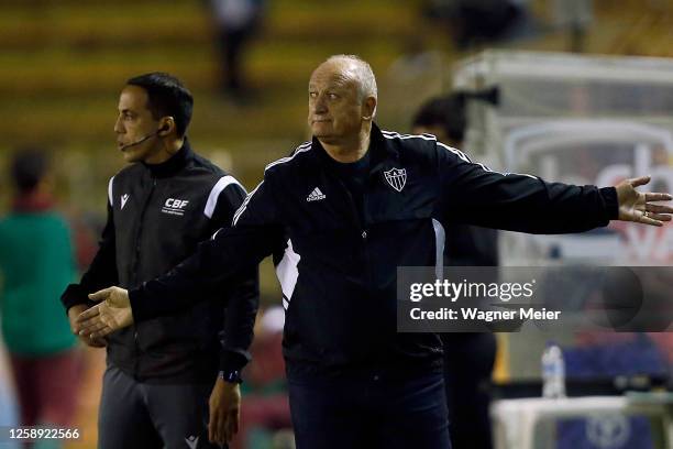 Luiz Felipe Scolari coach of Atletico Mineiro reacts during the match between Fluminense and Atletico Mineiro as part of Brasileirao 2023 at Raulino...