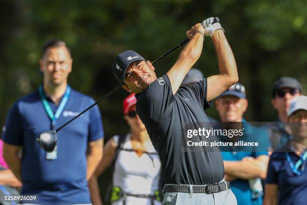 June 2023, Bavaria, Munich: Golf: European Tour - International Open, singles, men, 1st round at Golfclub München Eichenried. Golfer Felipe Aguilar...