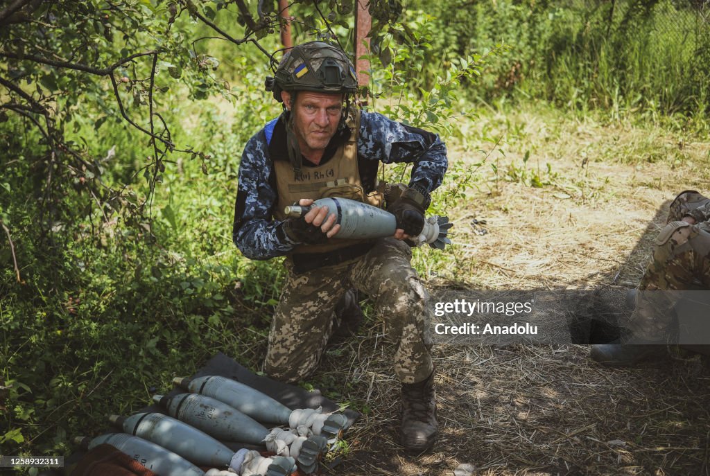 Offensive Shell Ukrainian Army soldiers continue to fire artillery shells at Russian ...