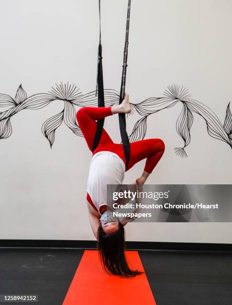 Ariel Reez Ariel Yoga Photos and Premium High Res Pictures - Getty Images