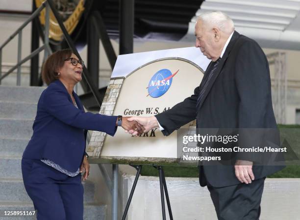 George Abbey 29 George Abbey (Nasa) Stock Photos, High-Res Pictures, and Images ...