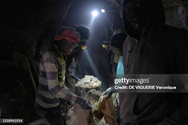 Drc Coltan 247 Coltan Stock Photos, High-Res Pictures, and Images - Getty Images