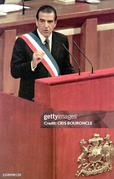 Chilean president Eduardo Frei confronts protests from the political right regarding the detention of Gen. Augusto Pinochet 21 May 1999. El...