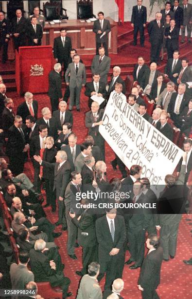 Chilean legislators of the political right protest the detainment of Augosto Pinochet 21 May 1999. Legisladores chilenos de la derecha politica...