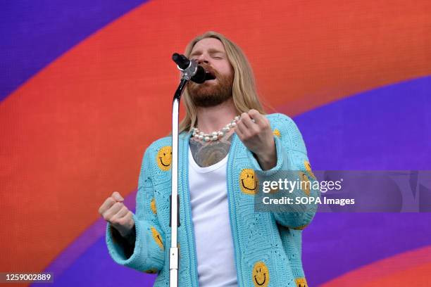 Sam Singer Animation 94 Sam Fletcher (Singer) Stock Photos, High-Res Pictures, and Images ...