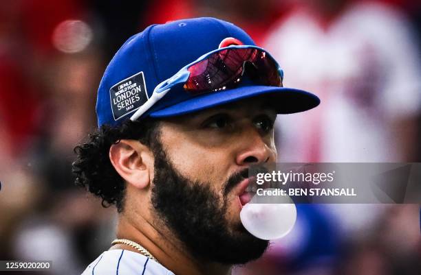 Chicago Cubs' Edwin Rios blows a bubble with a chewing-gum prior to the start of the first of the two-game, 2023 major league baseball London Series...