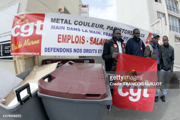 Des salariés sans papiers d'entreprises du Val de Marne et de l'Essonne sont rassemblés, le 15 avril 2008 à Villejuif, à l'appel de la CGT et de...