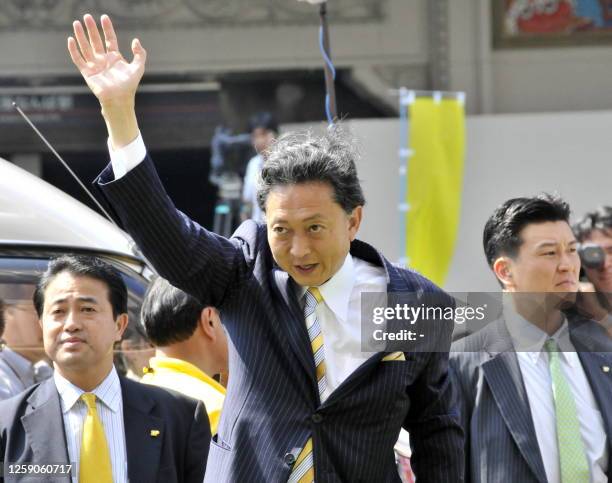 Japan's main opposition Democratic Party of Japan leader Yukio Hatoyama waves to supporters as Japan's general election campaign starts in Osaka,...