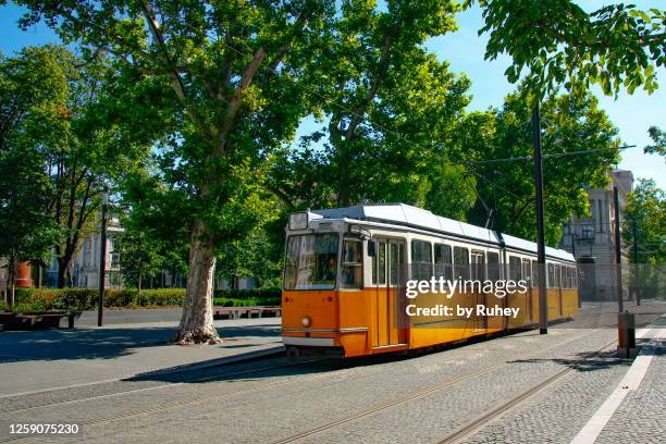 yellow tram on the streets of budapest - cultura húngara fotografías e imágenes de stock