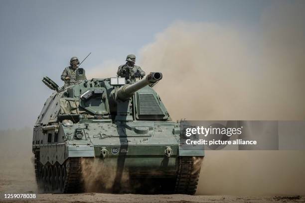 June 2023, Lithuania, Vilnius: A self-propelled howitzer 2000 takes part in the NATO exercise "Griffin Storm", in which around 1,000 Bundeswehr...