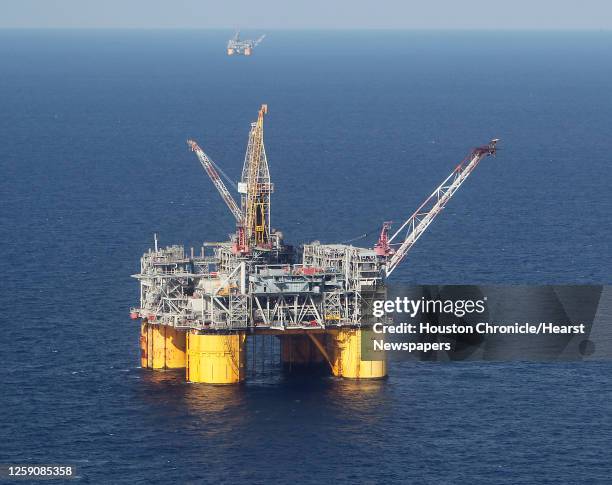 Miss Shell 84 Ursa Tension Leg Platform Stock Photos, High-Res Pictures, and ...