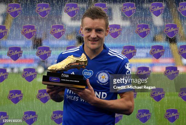Jamie Vardy of Leicester City poses with the Golden Boot award after the Premier League match between Leicester City and Manchester United at The...