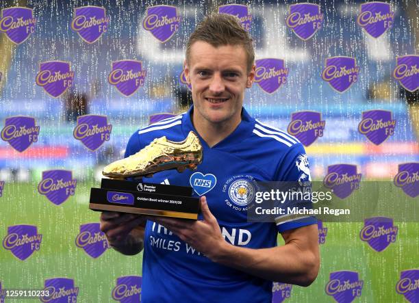 Jamie Vardy of Leicester City poses with the Golden Boot award after the Premier League match between Leicester City and Manchester United at The...