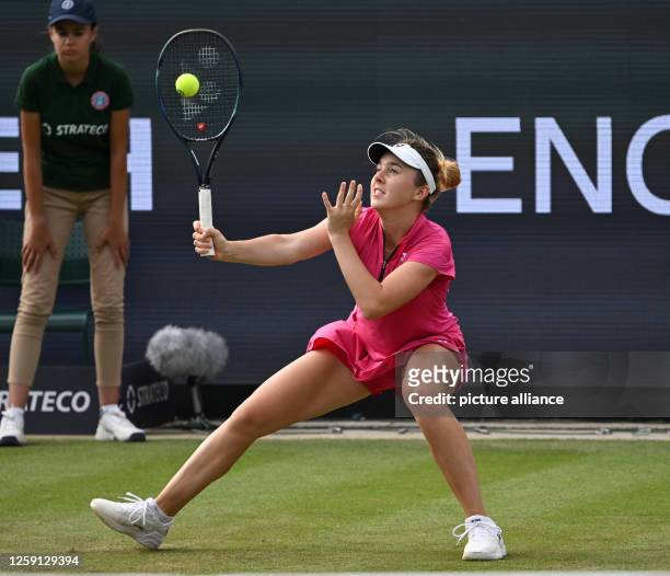 June 2023, Hesse, Bad Homburg: Tennis, WTA Tour, Singles, Women, Round of 16, Samsonova - Noskova : Linda Noskova in action. Photo: Arne Dedert/dpa